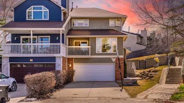25 Stradwick PL SW, Calgary, AB T2P 3T7