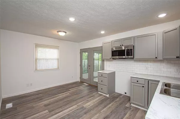 327 Amsterdam Drive, Xenia, OH 45385