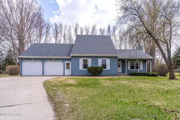 12 JAMES Circle SE, Grand Forks, ND 56721