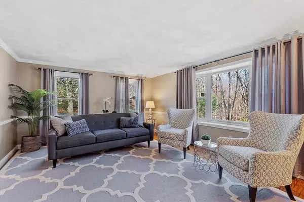 9 Deerfield Way, Andover, MA 01810