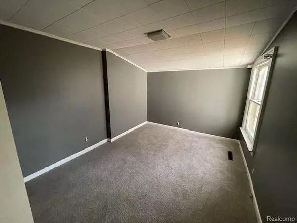 33718 EDMONTON Street, Farmington Hills, MI 48335