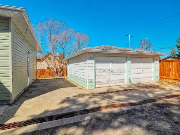 4906 51 AVE, Bentley, AB T0C0J0