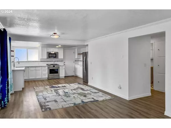 225 SHORE DR, Lincoln City, OR 97367