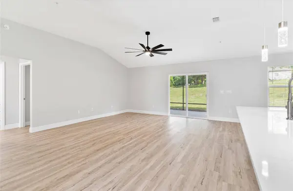 3938 OAK POINTE DR, Lady Lake, FL 32159