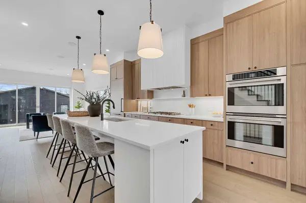 2419 31 AVE SW, Calgary, AB T2T 1T9