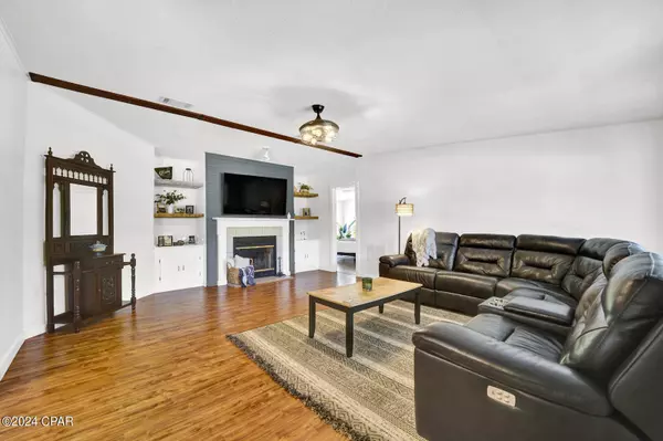 10407 Owenwood RD, Fountain, FL 32438