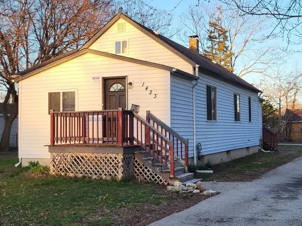 1423 Seymour Avenue, North Chicago, IL 60064