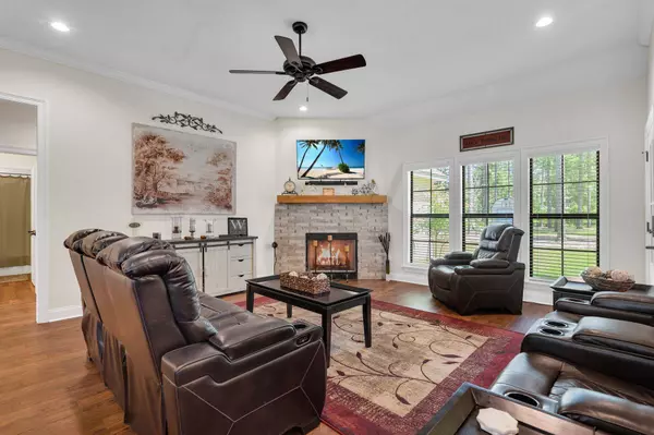 637 Scruggs Rd, Sumrall, MS 39482