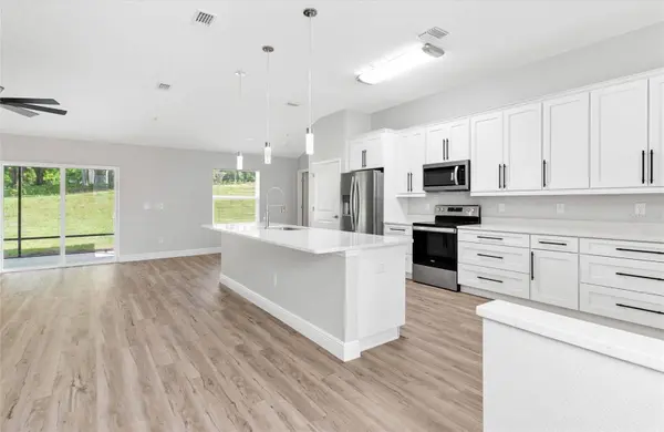 3938 OAK POINTE DR, Lady Lake, FL 32159