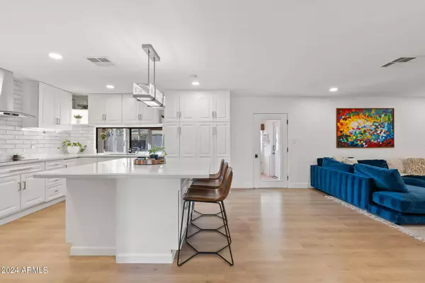 9400 E KALIL Drive, Scottsdale, AZ 85260