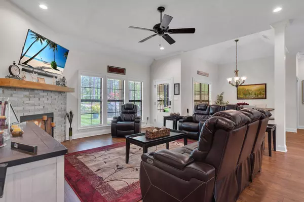 637 Scruggs Rd, Sumrall, MS 39482