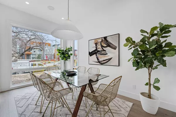 2419 31 AVE SW, Calgary, AB T2T 1T9