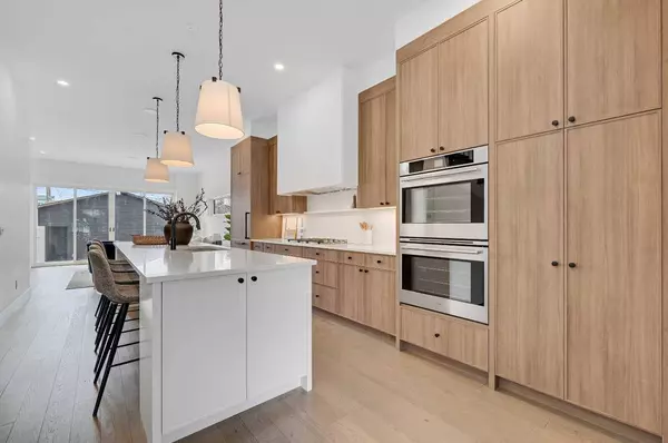 2419 31 AVE SW, Calgary, AB T2T 1T9