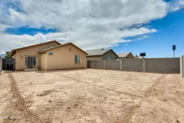 10346 W KINGMAN Street, Tolleson, AZ 85353