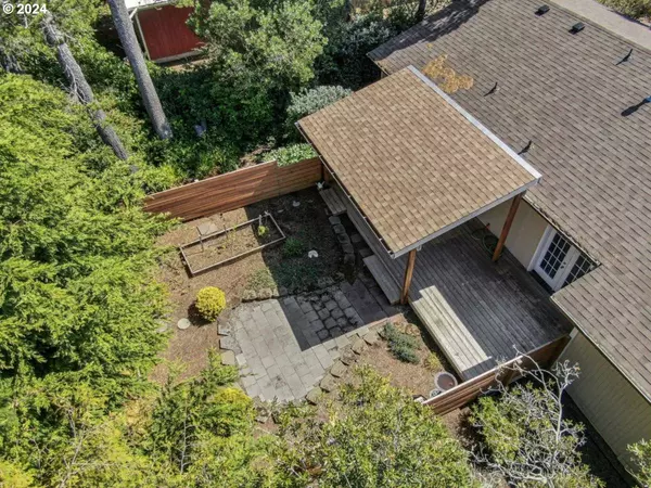 225 SHORE DR, Lincoln City, OR 97367