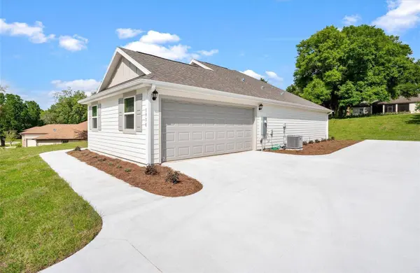 3938 OAK POINTE DR, Lady Lake, FL 32159