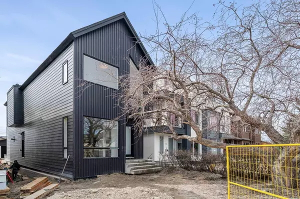 2419 31 AVE SW, Calgary, AB T2T 1T9