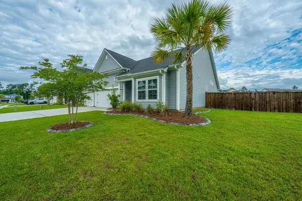 424 Stonefield Cir, Moncks Corner, SC 29461