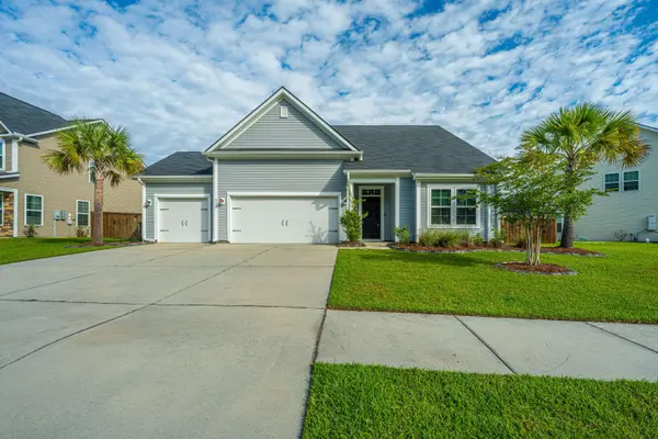 424 Stonefield Cir, Moncks Corner, SC 29461