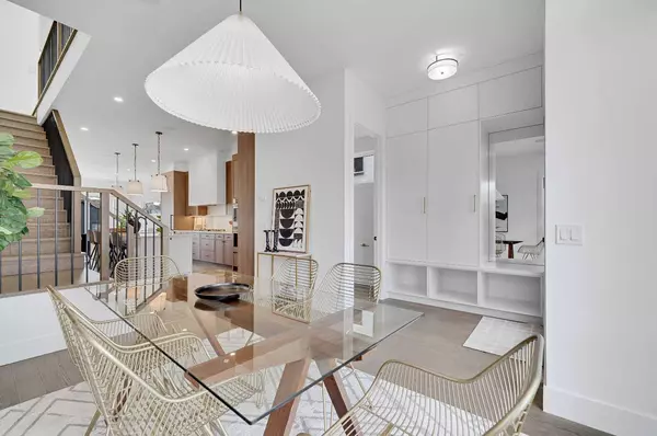 2419 31 AVE SW, Calgary, AB T2T 1T9