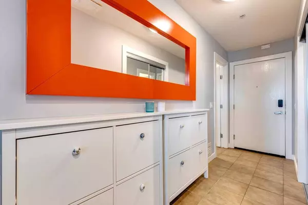 1410 1 ST SE #205, Calgary, AB T2G5T7