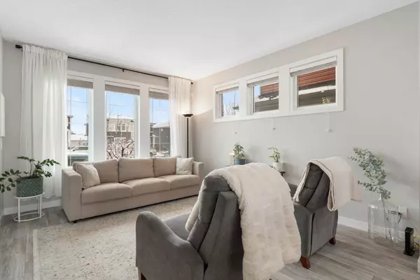 193 River Heights Drive, Cochrane, AB T4C0Y1