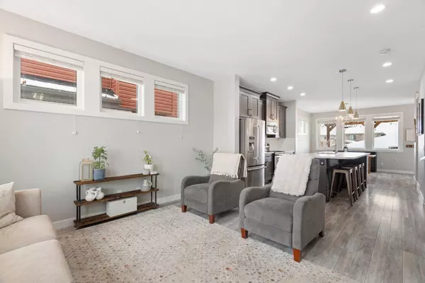 193 River Heights Drive, Cochrane, AB T4C0Y1