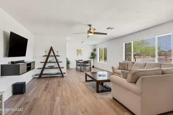 7467 N Paseo Ronceval, Tucson, AZ 85704