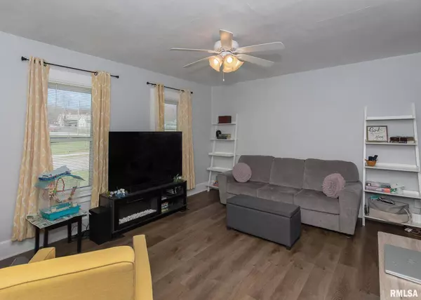 521 N HOWELL ST, Davenport, IA 52802