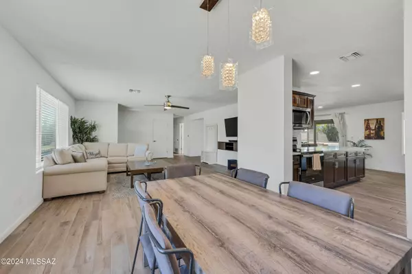 7467 N Paseo Ronceval, Tucson, AZ 85704