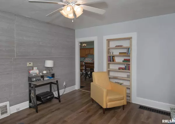 521 N HOWELL ST, Davenport, IA 52802