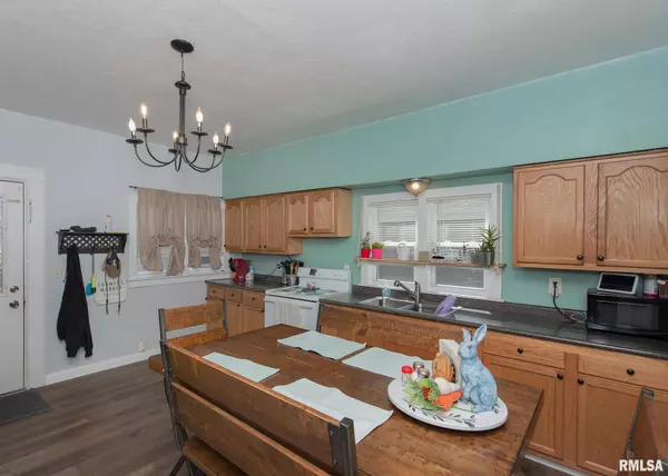 521 N HOWELL ST, Davenport, IA 52802