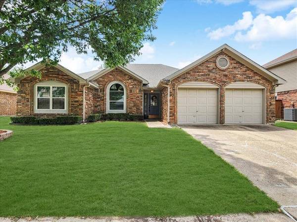 2308 Belton Drive, Arlington, TX 76018