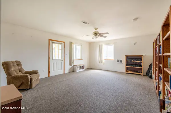 620 4th St, Priest River, ID 83856