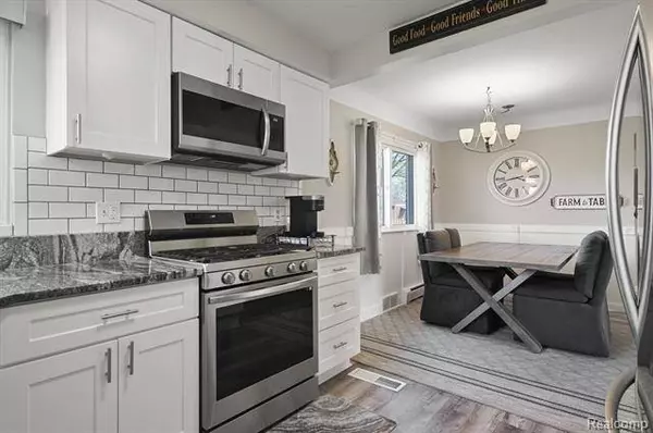 2905 MIDDLEFIELD Drive, Trenton, MI 48183