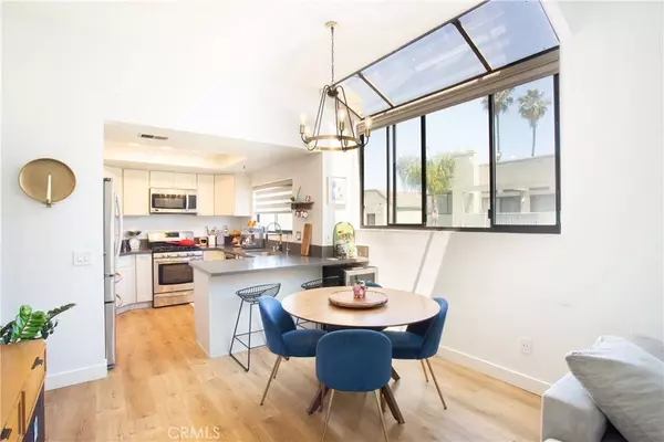 17721 Sergio CIR #201, Huntington Beach, CA 92647