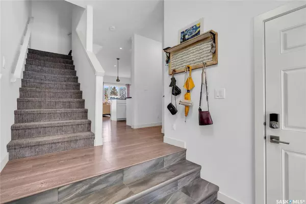 327 2nd STREET E, Saskatoon, SK S7H 1N7