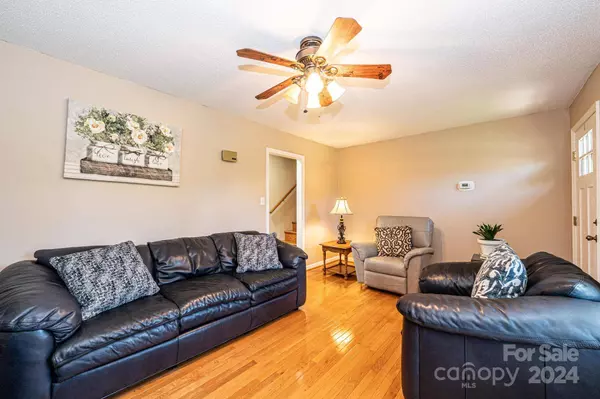 2310 40th Ave LN NE, Hickory, NC 28601