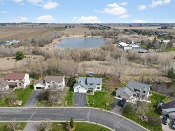 413 Durango DR, Roberts, WI 54023