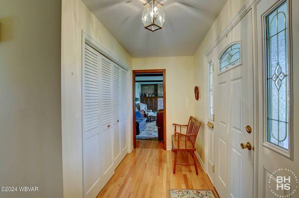 1002 CANTERBURY RD, Williamsport, PA 17701