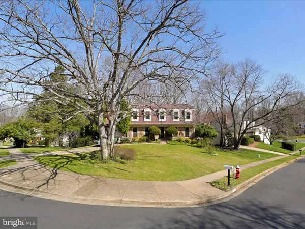 8706 SIDE SADDLE RD, Springfield, VA 22152