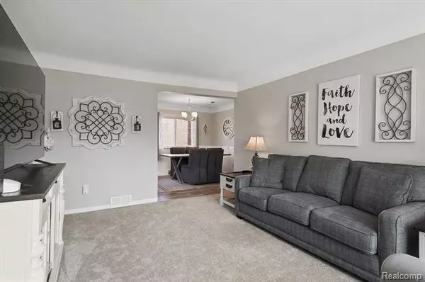 2905 MIDDLEFIELD Drive, Trenton, MI 48183