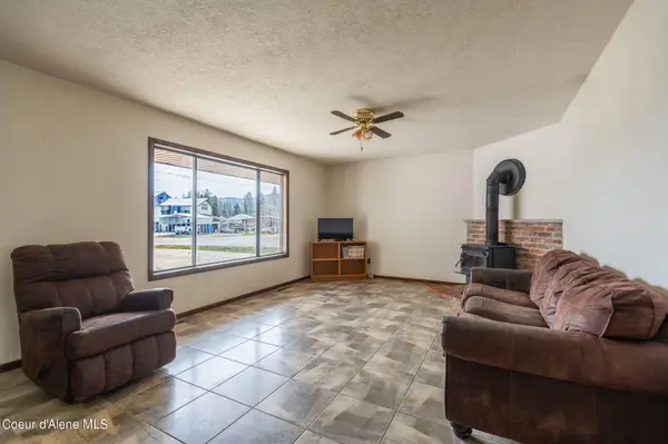 620 4th St, Priest River, ID 83856