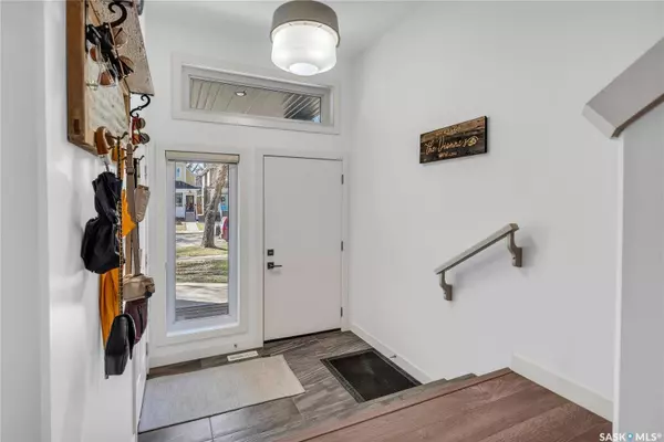 327 2nd STREET E, Saskatoon, SK S7H 1N7