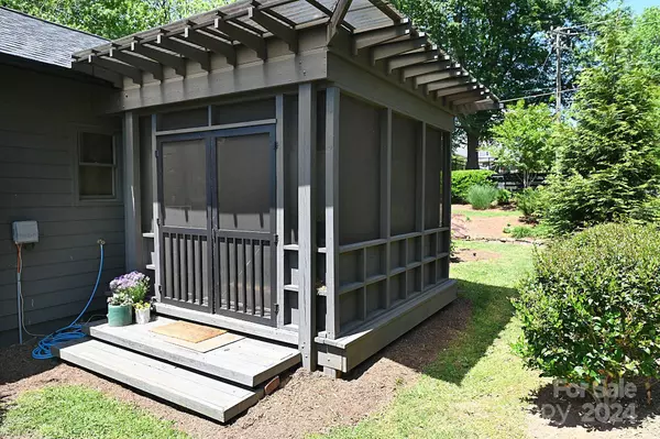 438 3rd AVE SE, Hickory, NC 28602