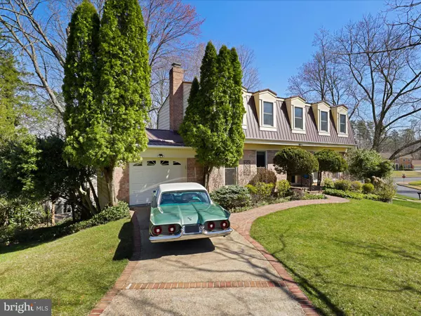 8706 SIDE SADDLE RD, Springfield, VA 22152