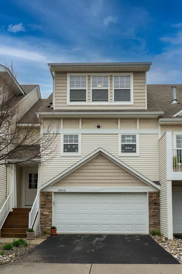 10852 Kingsfield LN, Woodbury, MN 55129