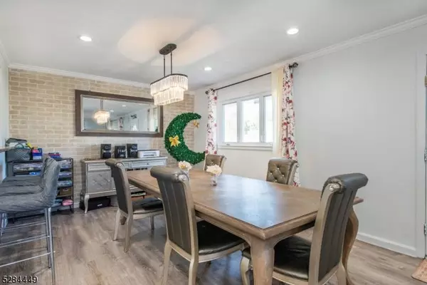 41 Springdale Ct, Clifton City, NJ 07013