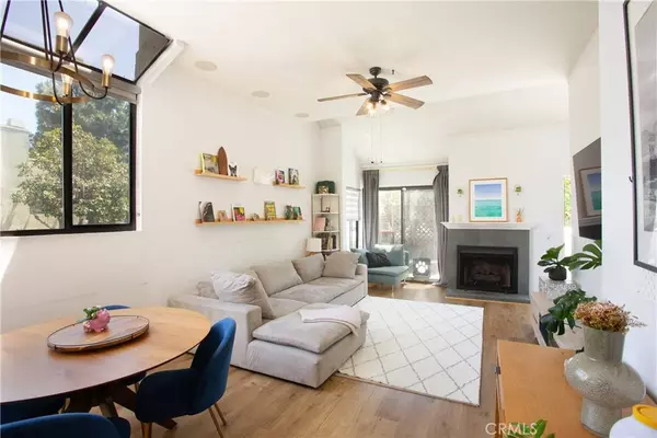 17721 Sergio CIR #201, Huntington Beach, CA 92647