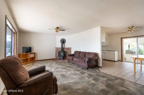 620 4th St, Priest River, ID 83856